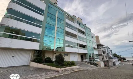 Apartamento para você que tem bom gosto, a 50 metros da Praia de Bombas SC