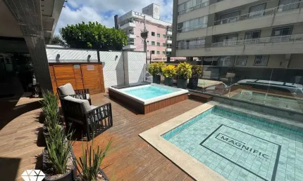 APARTAMENTO ALTO PADRÃO MOBILIADO E DECORADO A 200M DA PRAIA DE BOMBAS