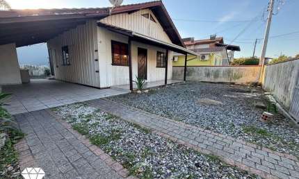 Casa de Madeira, Ótima localização, Praia de Bombas, Bombinhas SC