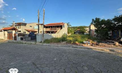 Achei o lote para você vir morar na Praia de Bombas, a 500 metros do Mar, Ótima
