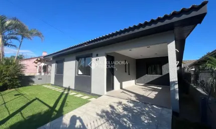 Casa com 3 quartos à venda na Presidente Castelo Branco, 67, Caravagio, Osório, 145 m2 por R$ 590.000