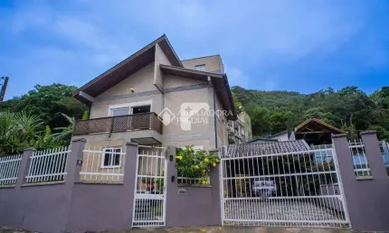 Casa com 2 quartos à venda na Rua Durval Pires da Cunha, 362, Sambaqui, Florianópolis, 160 m2 por R$ 1.900.000
