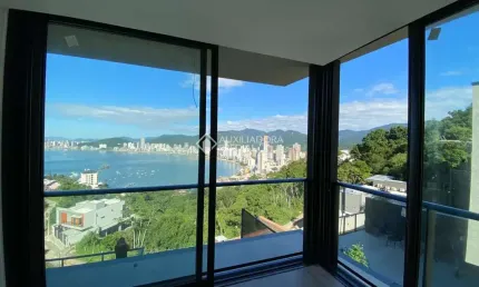 Casa com 4 quartos à venda na Rua 109, 391, Canto da Praia, Itapema, 376 m2 por R$ 5.851.023