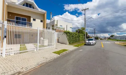 Sobrado Triplex Novo no Campo Comprido – 3 Quartos + Ático com BWC!