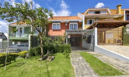 Sobrado 3 quartos no atuba – suíte, quintal e 2 vagas – aceita fgts!