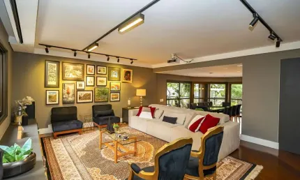 Luxuoso Apartamento em frente ao Clube Curitibano no coração do Água Verde.
