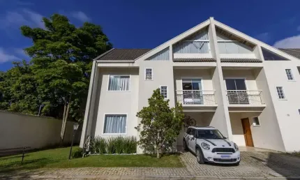 Sobrado em condomínio Uberaba Próximo a Salgado Filho
