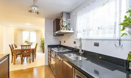 Casa térrea em condomínio em santa felicidade 2 suites