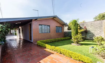 Terreno com 600 metros no mossunguê e 2 residências.
