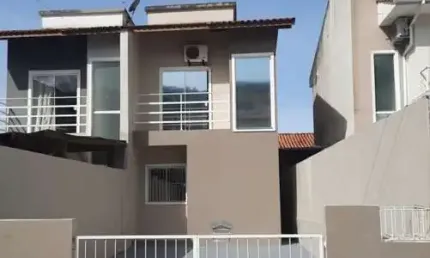Sobrado para Venda em São José, Ipiranga, 2 dormitórios, 2 banheiros, 2 vagas