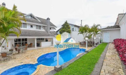 Casa em condominio no Pineville em Pinhais, 400 m², piscina, 4 vagas e quintal.