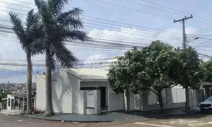 Casa à venda 3 Quartos, 1 Suite, 2 Vagas, 196M², Jardim Nova Baroneza, Arapongas - PR