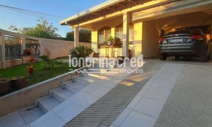 Linda Casa de Esquina no Interlagos – 4 Quartos (1 Suíte), 3 Banheiros, Salas Amplas, Cozinha, Lava