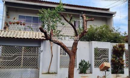 Casa à venda 3 Quartos, 2 Suites, 4 Vagas, 301M², Amália, Londrina - PR
