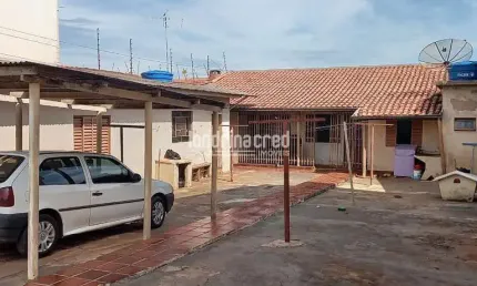 Casa à venda 2 Quartos, 10 Vagas, Marumbi, Londrina - PR