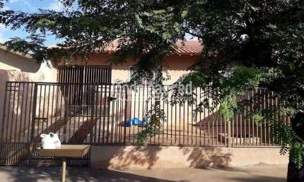Casa à venda 2 Quartos, 1 Suite, 3 Vagas, 200M², Conjunto Vivi Xavier, Londrina - PR