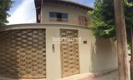 Casa à venda 3 Quartos, 1 Suite, 3 Vagas, Centro, Ibiporã - PR
