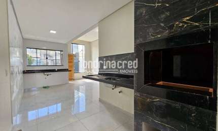 Casa à venda 3 Quartos sendo 1 Suite, 2 Vagas de garagem, churrasqueira integrada, 81 M² de constru