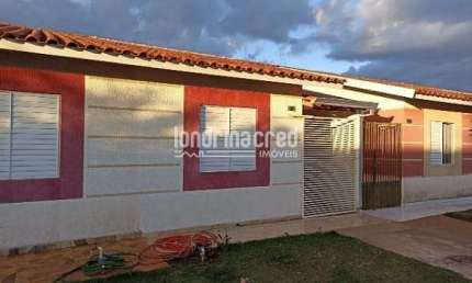 Ótima casa no condomínio Moradas Londrina, com 3 quartos, sala, cozinha, banheiro, 70 metros de áre