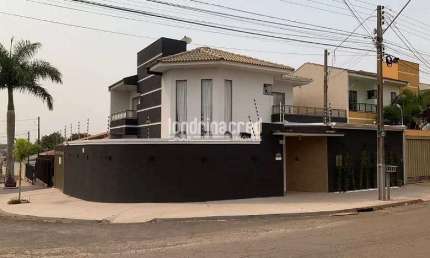 Excelente Sobrado no Jardim Itália, Cambé: 3 Quartos (1 Suíte Luxuosa), 3 Banheiros, Sacada, Churra