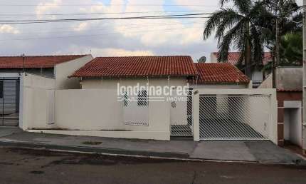 Oportunidade Imperdível no Coliseu: Casa com Terreno Amplo de 365 m², 3 Quartos, 2 Banheiros e 2 Va
