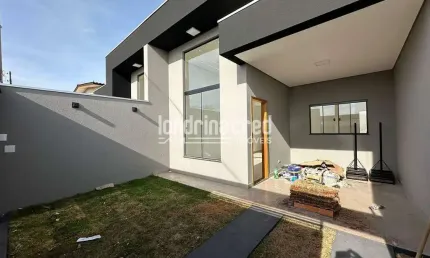 Casa com gourmet com churrasqueira, 03 quartos sendo 01 suite e atissimo padrão de acabamento no jd