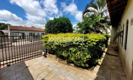Excelente Casa no Rogião Norte, 3 Dormitórios, 1 Suíte e Amplo Terreno de 300m². Conforto, Seguranç