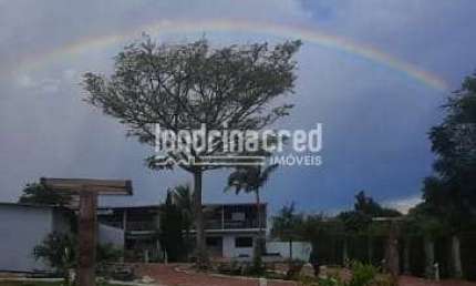 Chácara à venda em Arapongas, 2.501m²: casa com 2 quartos (1 suíte), salão com churrasqueira, pisci