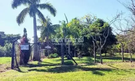 Chácara no Condomínio Itaúna – 2500 m² com Pomar Diversificado, Depósito, Água Encanada e Estrutura