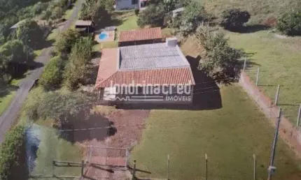 Excelente Chácara na Região da Warta: Casa com 2 Quartos, Suíte, Área Gourmet, Piscina e Pomar em T