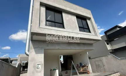 Sobrado de alto padrão com 3 suítes, piscina privativa e área gourmet em condomínio completo com la