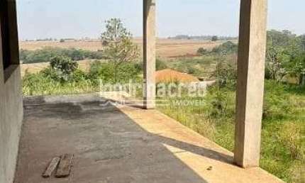 Excelente Chácara Próxima ao Patrimônio Regina: Casa em Construção de 240m², 6 Quartos (4 Suítes),