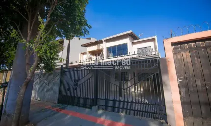 Excelente Sobrado Geminado à Venda na Parte Alta do Bairro: 4 Dormitórios, Espaço Gourmet, Suíte no