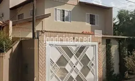 Linda Casa no Jd Universitário: 250m², piscina com hidromassagem, suíte master com varanda, cozinha