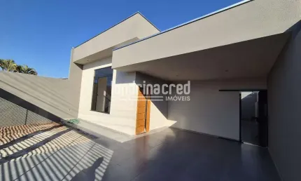 Casa Ampla com 3 Quartos sendo um suíte, Terreno de 200m² no Residencial Abussafe, Próxima a Mercad