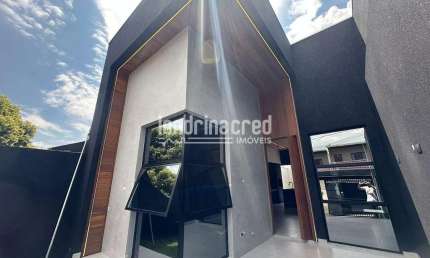 Casa de Alto Padrão: Modernidade, Luxo e Sofisticação com Jardins Internos e Área Gourmet Integrada