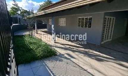 Casa de Esquina no Conjunto Alexandre Urbanas, Zona Leste de Londrina: 3 quartos, suíte, garagem pa