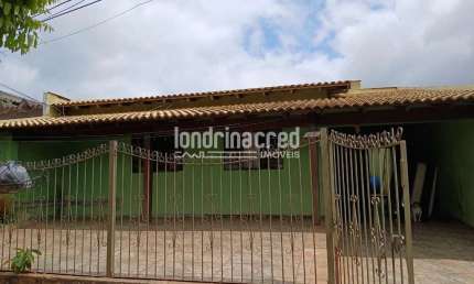 Ótima Casa na Zona Norte de Londrina: 4 Dormitórios, 2 Banheiros, 2 Vagas de Garagem e 250m² de Ter