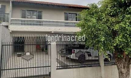 Linda Casa no Jardim Tropical – 3 Quartos, 2 Salas, Cozinha Planejada, Edícula com Churrasqueira e