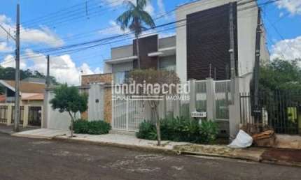 Casa Mobiliada de Alto Padrão em Rolândia – 420m², 3 Suítes, Piscina, Jacuzzi, Área de Lazer, Churr