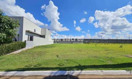 Terreno de 300m² no Condomínio Bellevie – Segurança, Lazer e Qualidade de Vida em um dos Melhores C