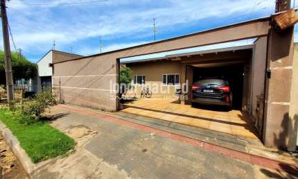 Excelente Casa na Zona Leste de Londrina – 4 Quartos (1 Suíte), 3 Banheiros, Sala Ampla, Cozinha, 2