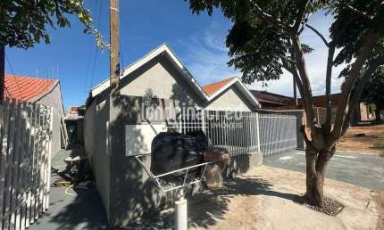 Oportunidade na Região Leste de Londrina: Duas Casas no Mesmo Terreno, 180m² de Construção em 250m²