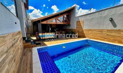 Oportunidade: Casa no Jd. Igapó com 3 dormitórios, suíte com hidromassagem, piscina aquecida, área