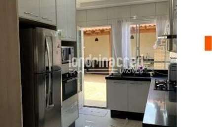 Sobrado com 3 Suítes, 175m², Móveis Planejados, 2 Salas, Lavabo e Quintal com Churrasqueira – Espaç