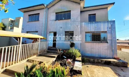 Ampla casa na área central de Ibiporã com 315m², 7 dormitórios, 3 banheiros, 4 vagas e 371m² de ter