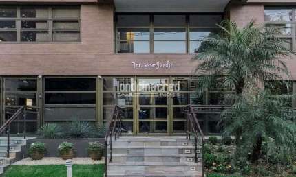 Apartamento no 17º andar no Terrasse Jardin, sol da manhã, completo em armários, com sacada envidra