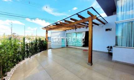 Excelente Casa no Jardim Coliseu com 3 Dormitórios (1 Suíte), 3 Vagas, 140m² de Construção em Terre