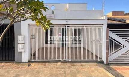 Casa Geminada na Zona Leste com 3 Quartos (1 Suíte), 2 Vagas, Ar Condicionado, Blindex, em Bairro T