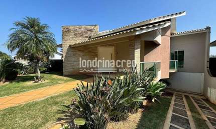 Casa Espetacular com 4 Dormitórios (2 Suítes), Piscina, Área Gourmet, 413m² de Construção em Terren
